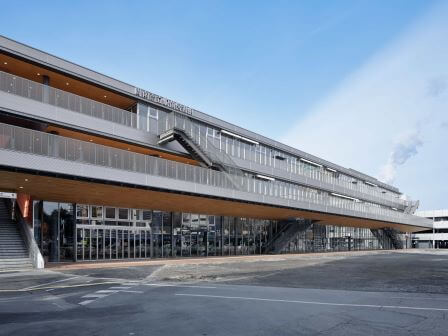 周南市徳山駅ビルの写真