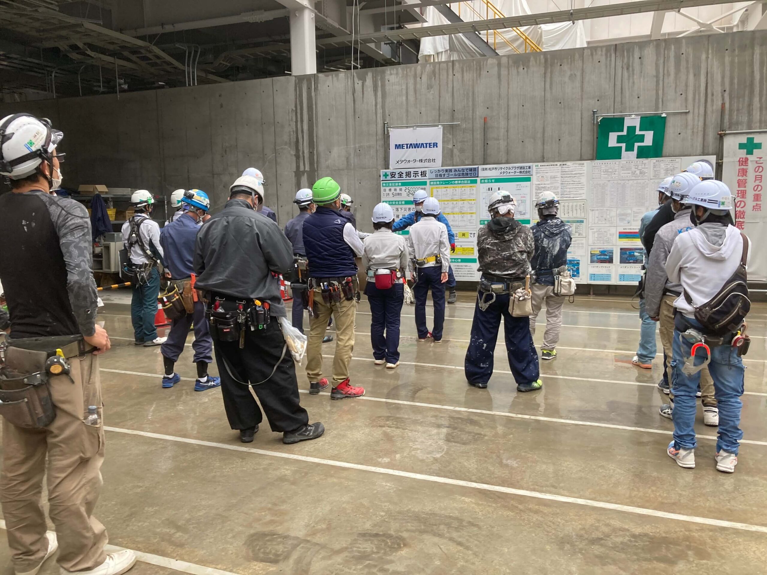 朝礼・協力業者との打合せの写真