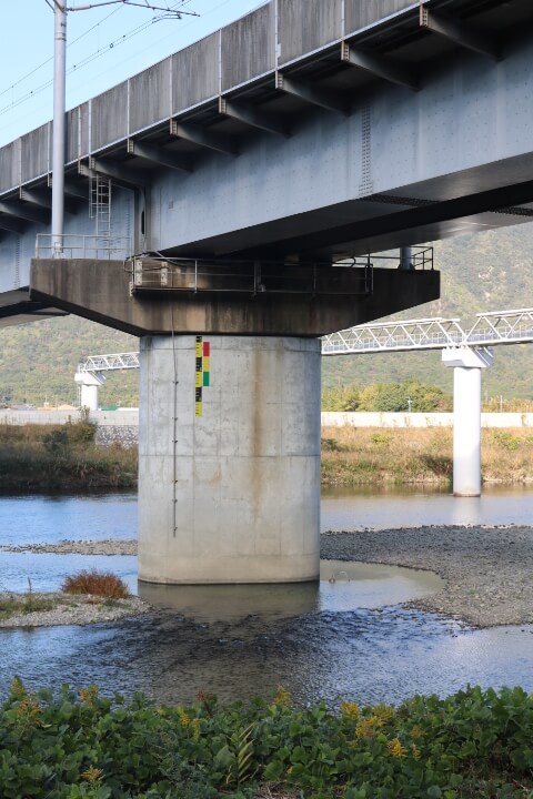 防府市佐波川山陽新幹線耐震補強工事の写真