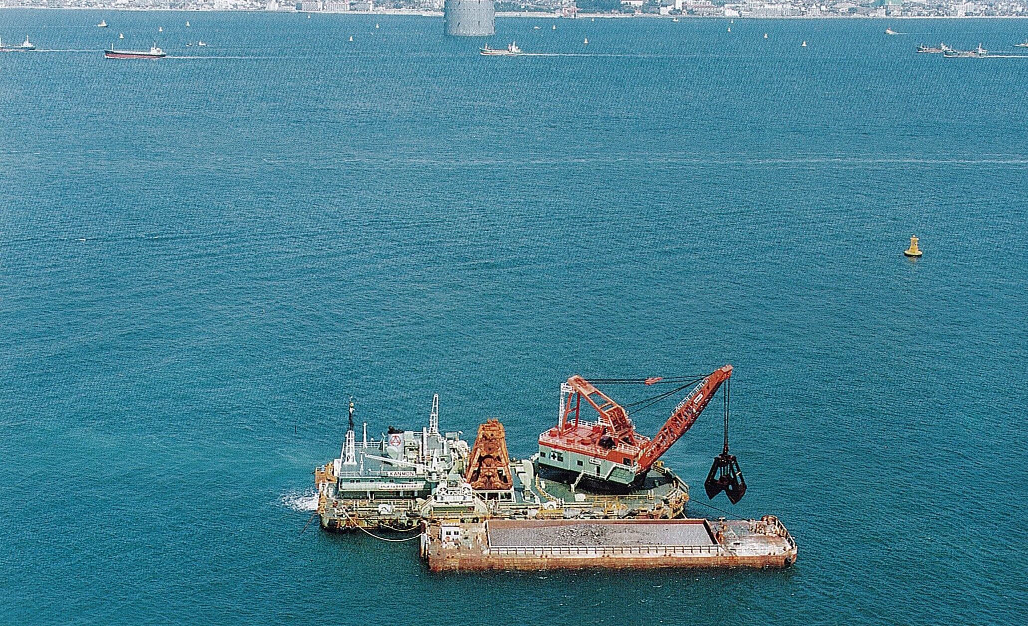 明石海峡大橋下部工の写真