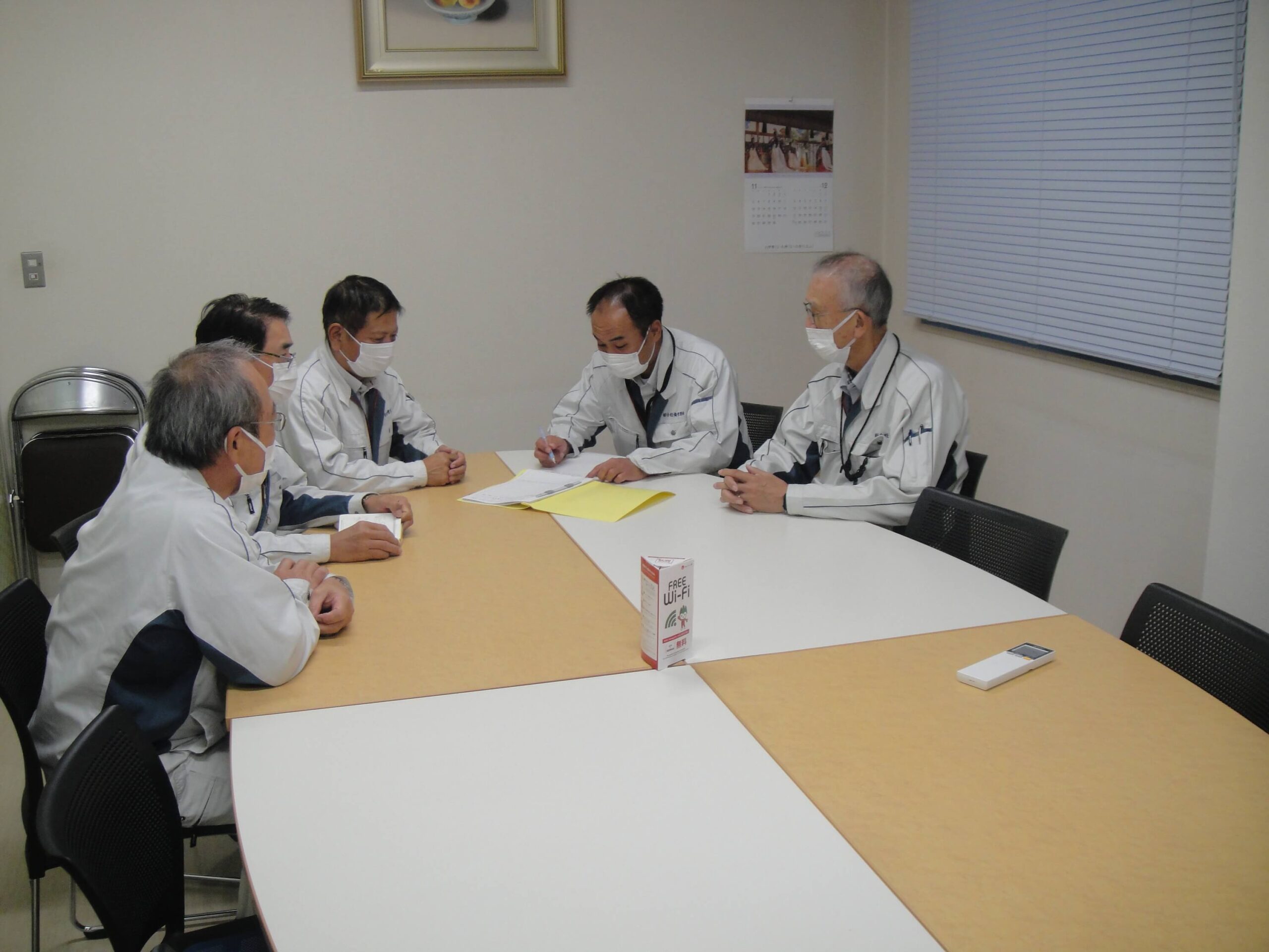 各自が帰社と業務整理の写真