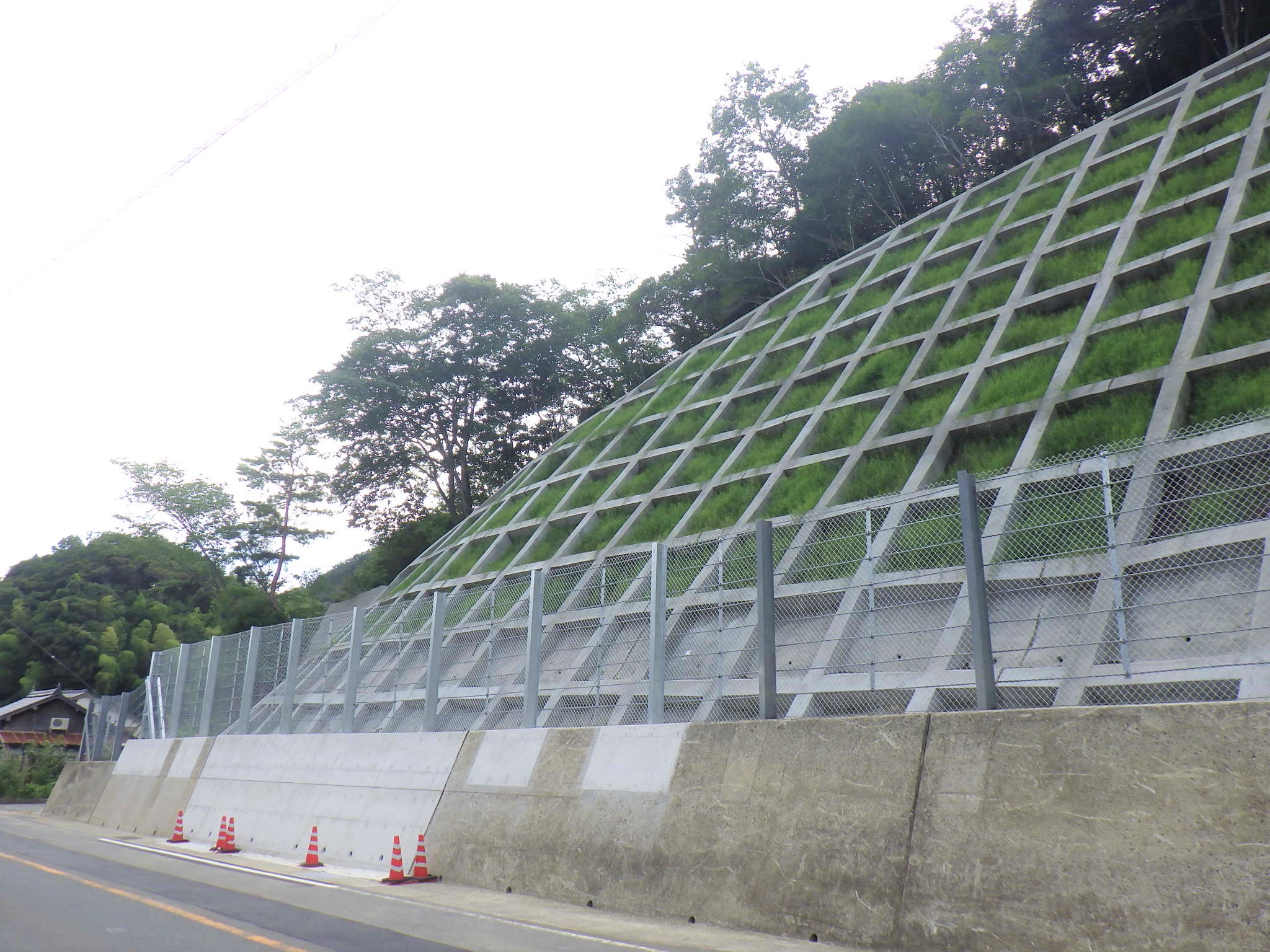 令和3年度3年災 主要県道萩篠生線道路災害復旧工事の写真