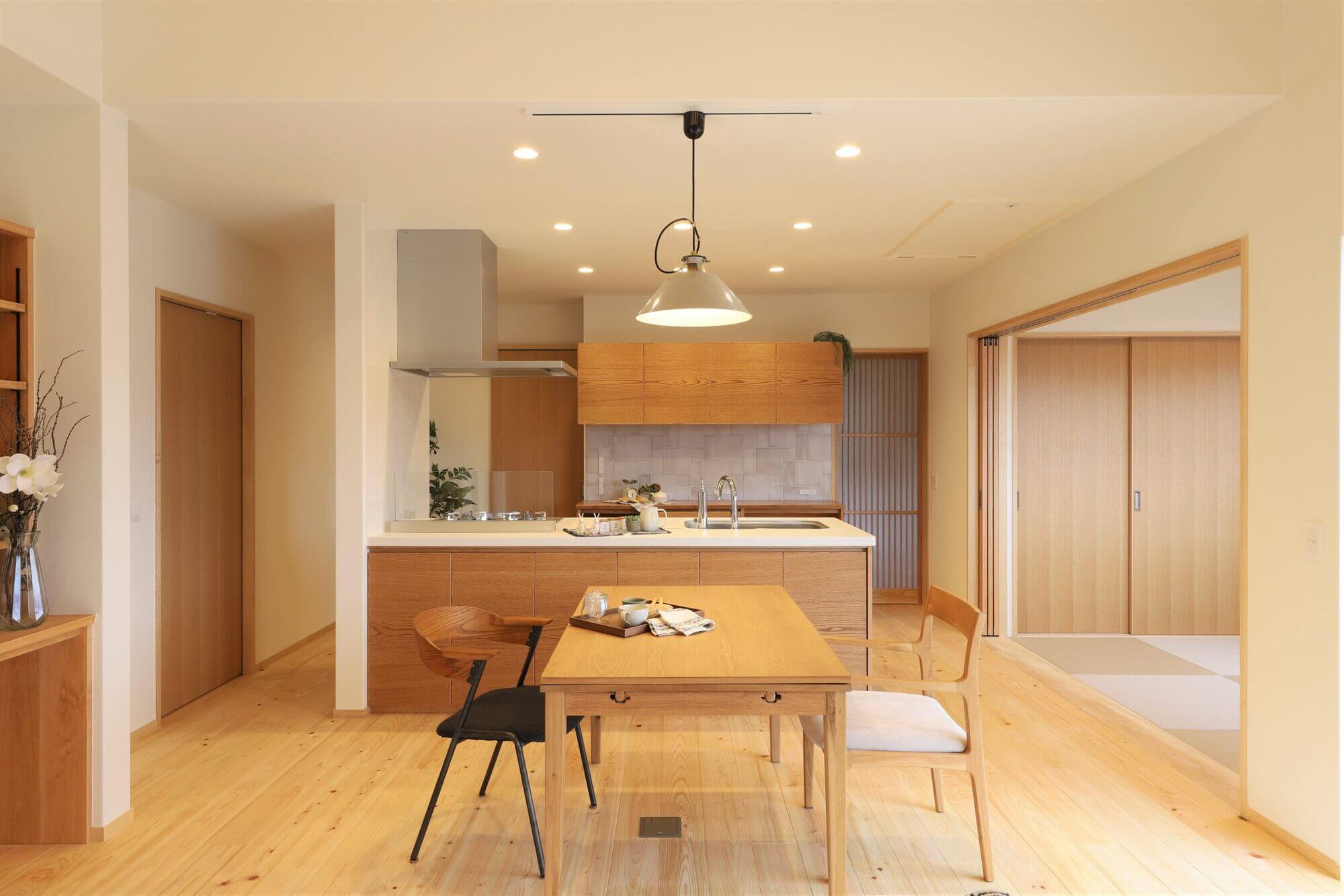 自然素材が暮らしを優しく包む平屋の写真