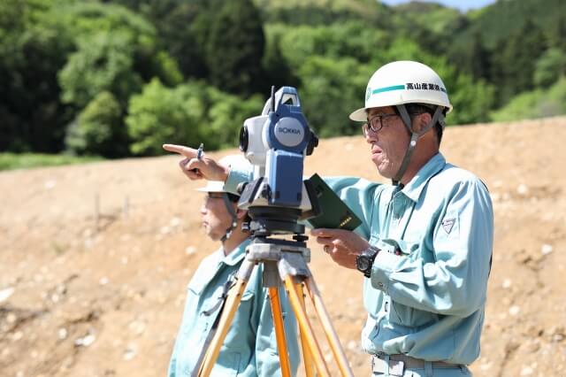 測量、測定業務の写真