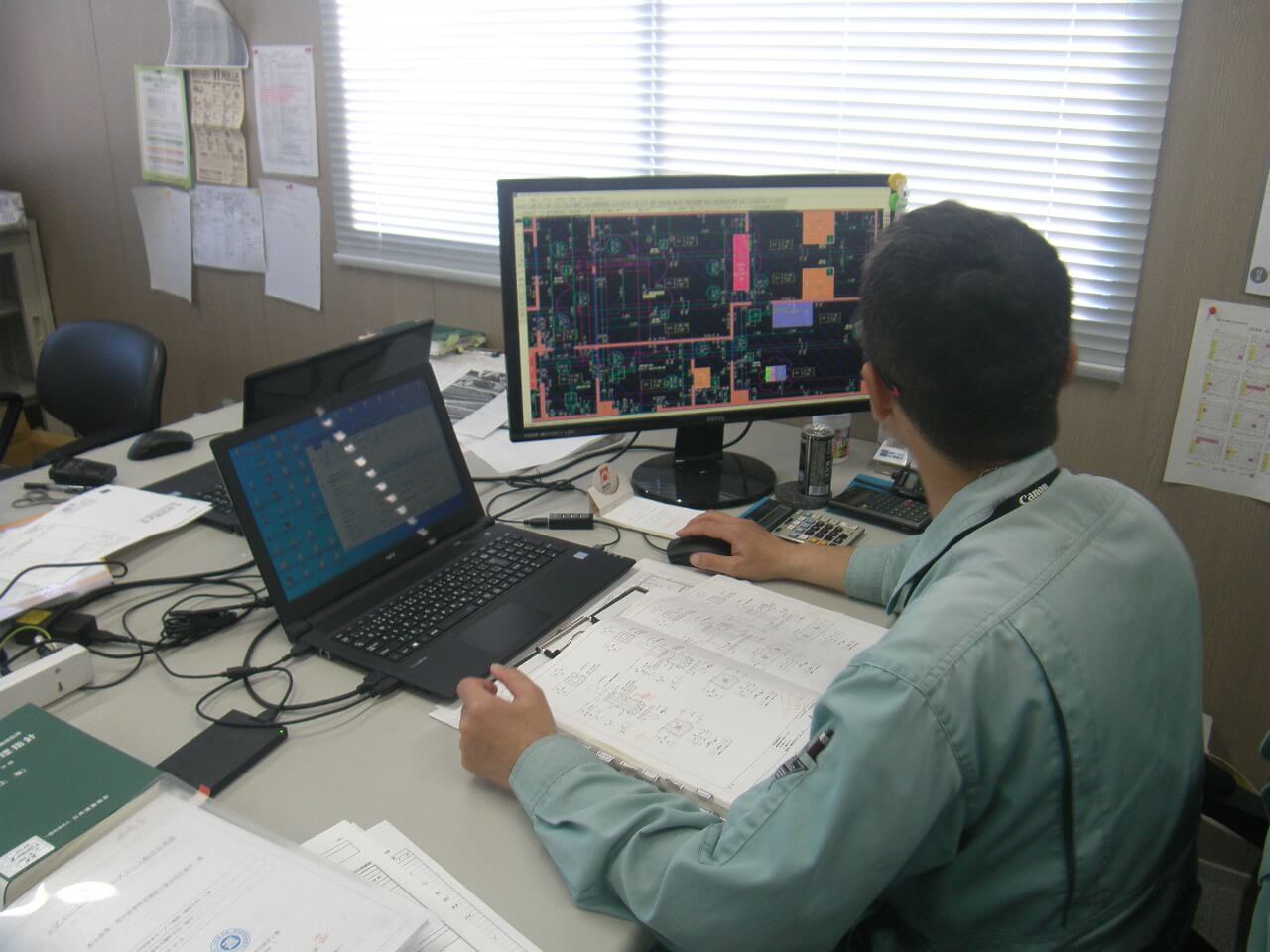 図面作成、図面チェックの写真