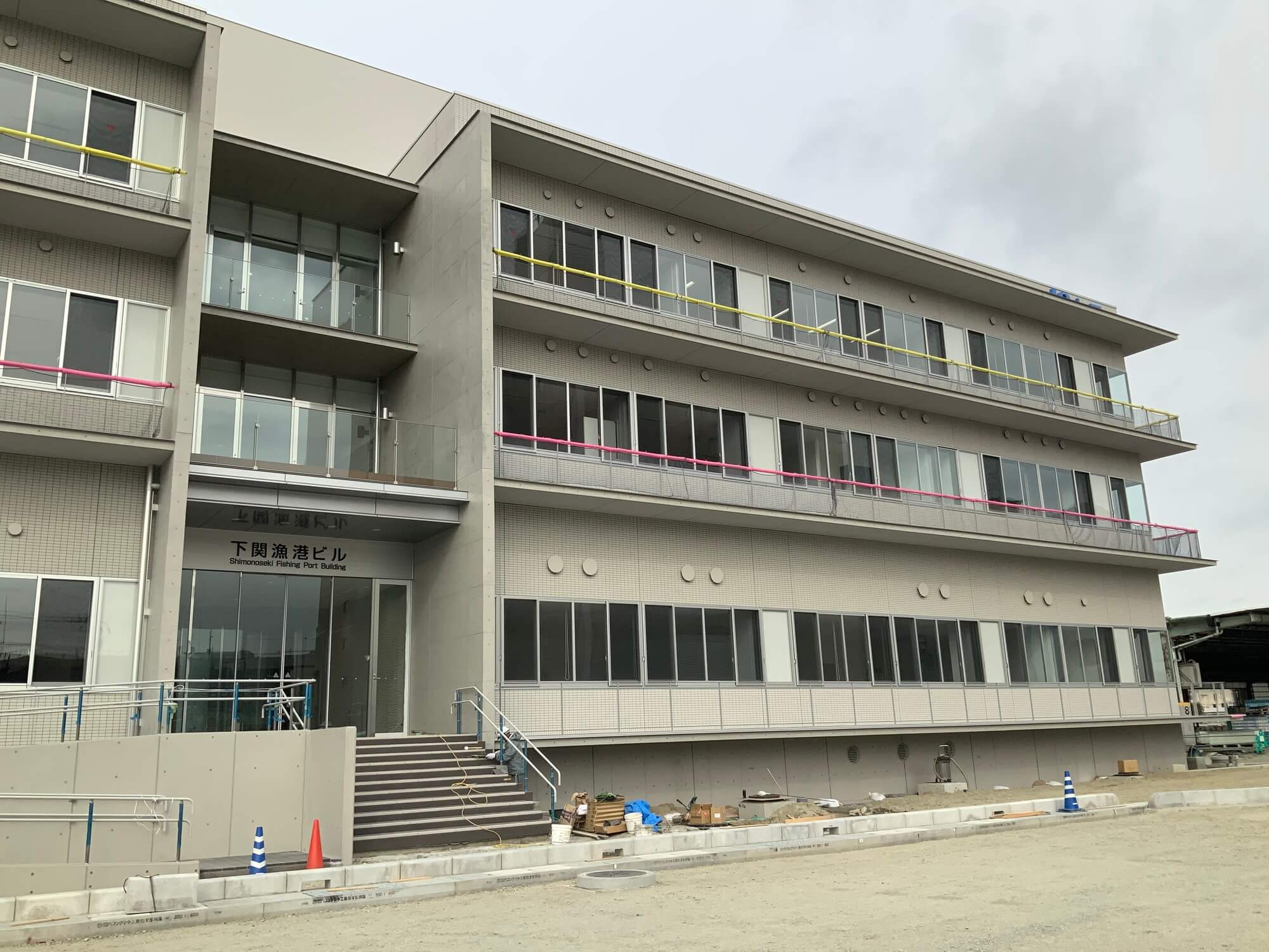 下関漁港ビルの写真