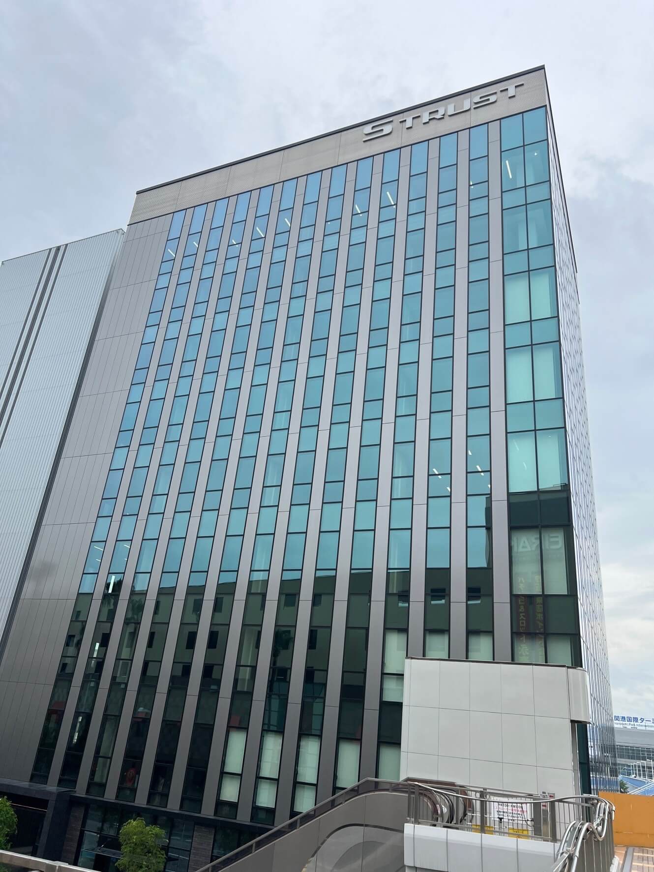 下関市竹崎町オフィスビルの写真