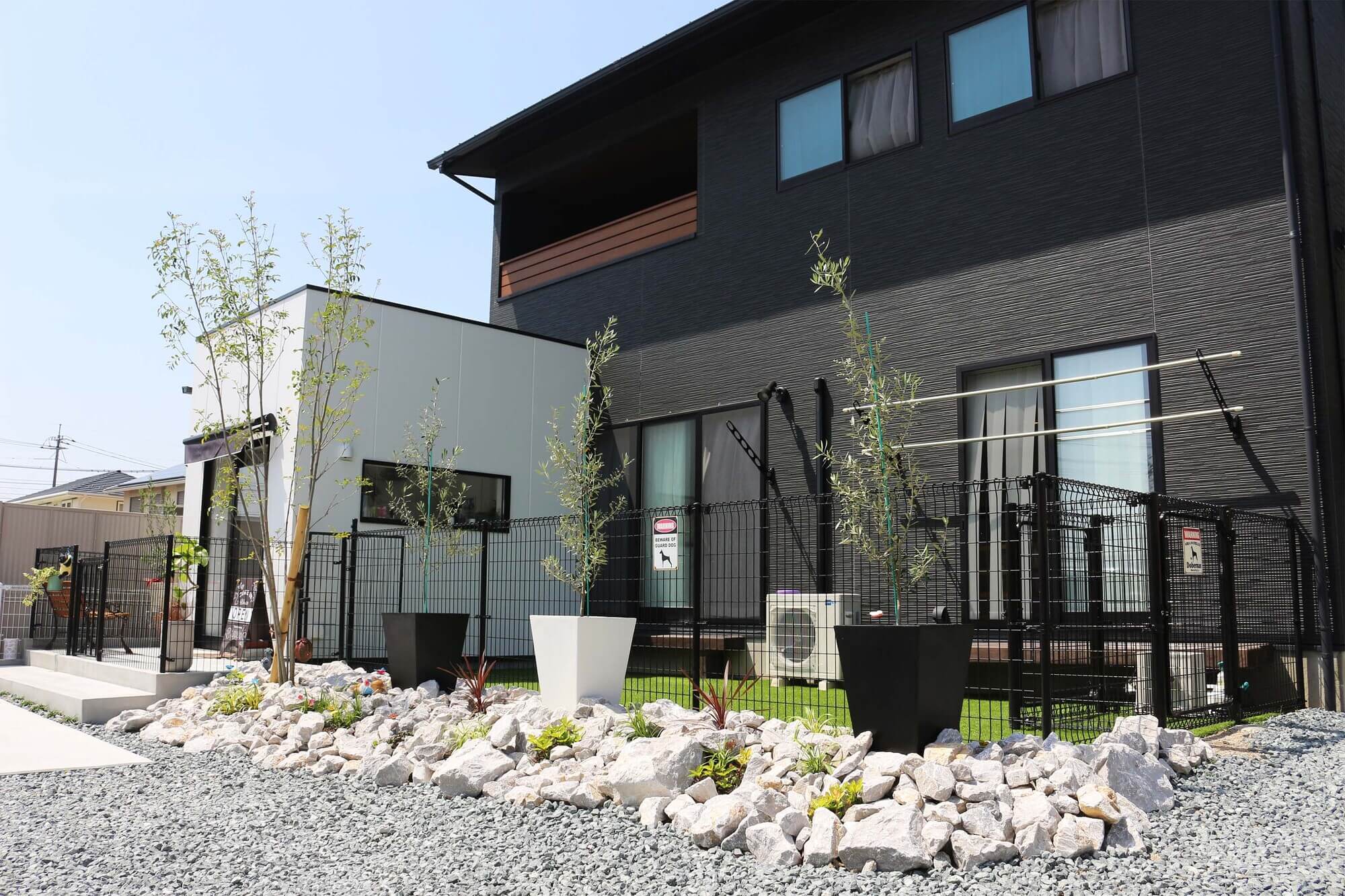 遊び心いっぱいのロックガーデンの写真