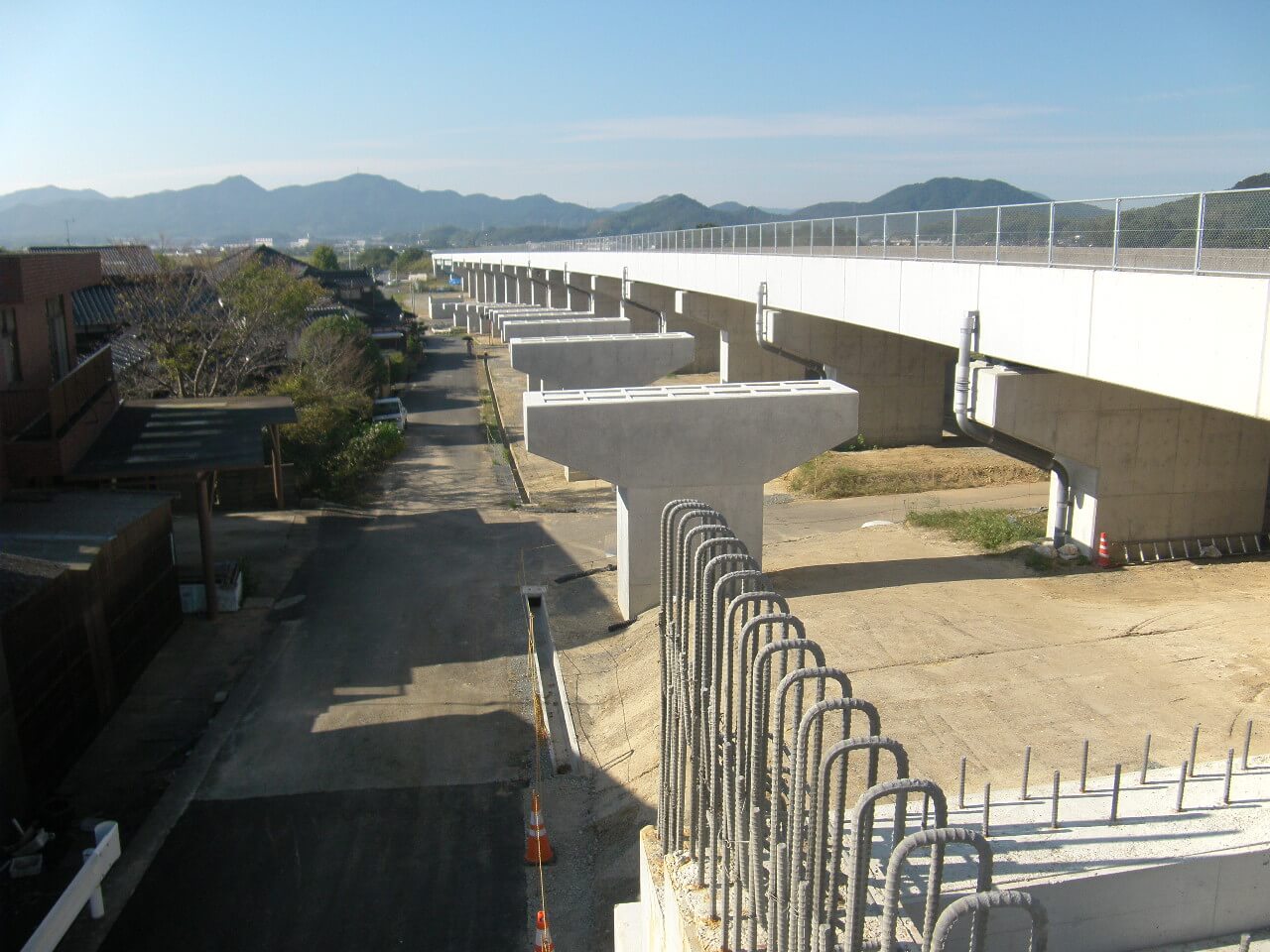 小月バイパス松屋オフランプ橋下部工事の写真