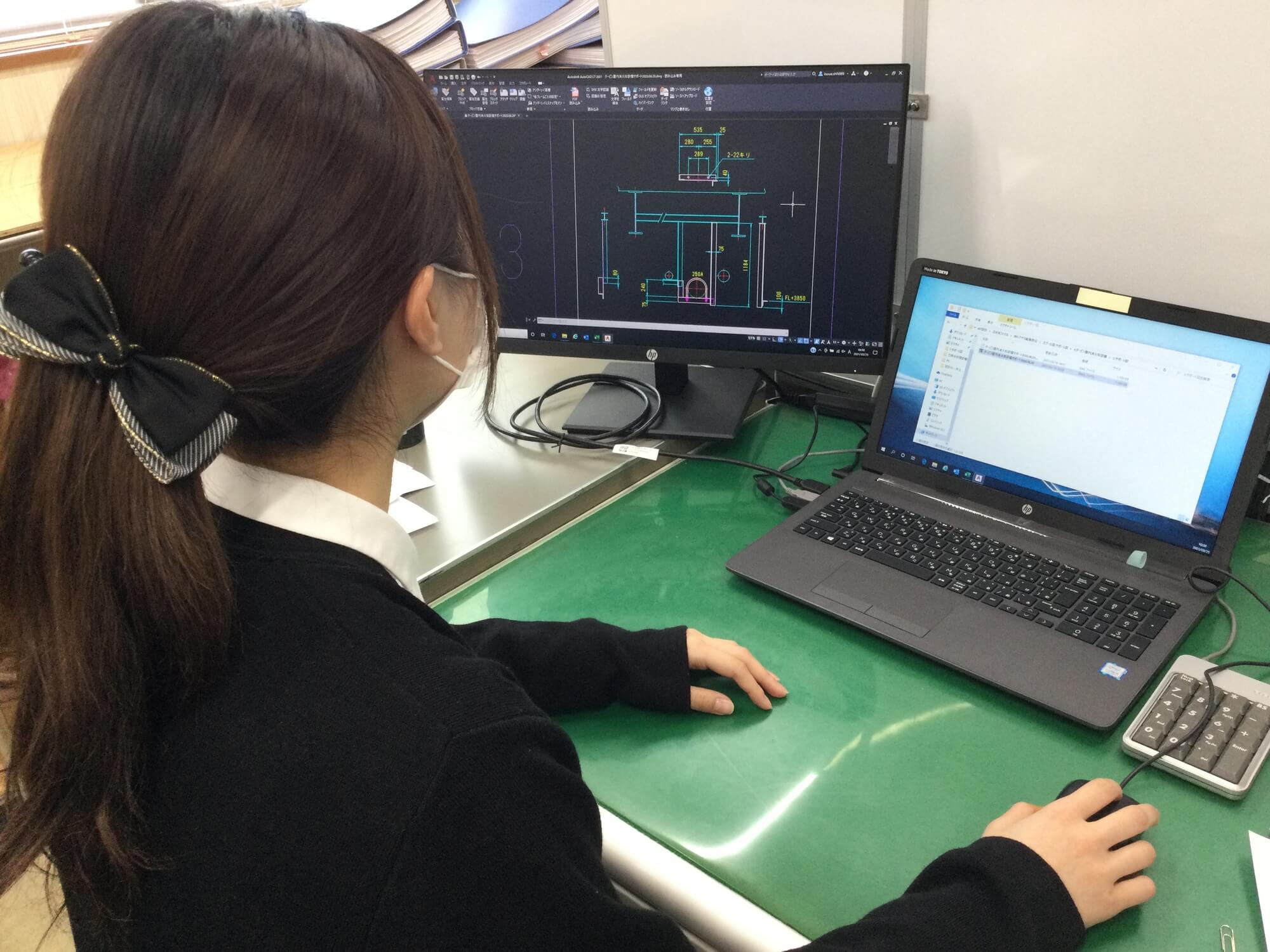 設計スタッフの写真