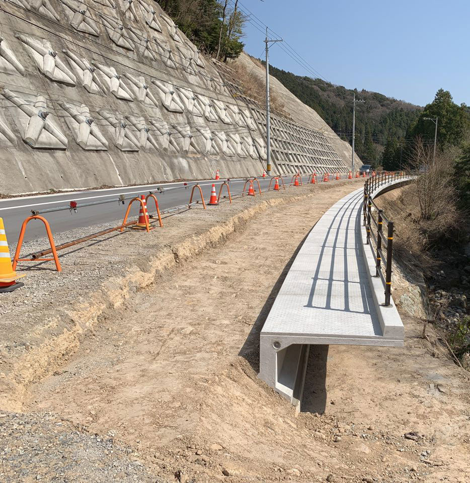 主要県道美祢油谷線道路改良工事の写真