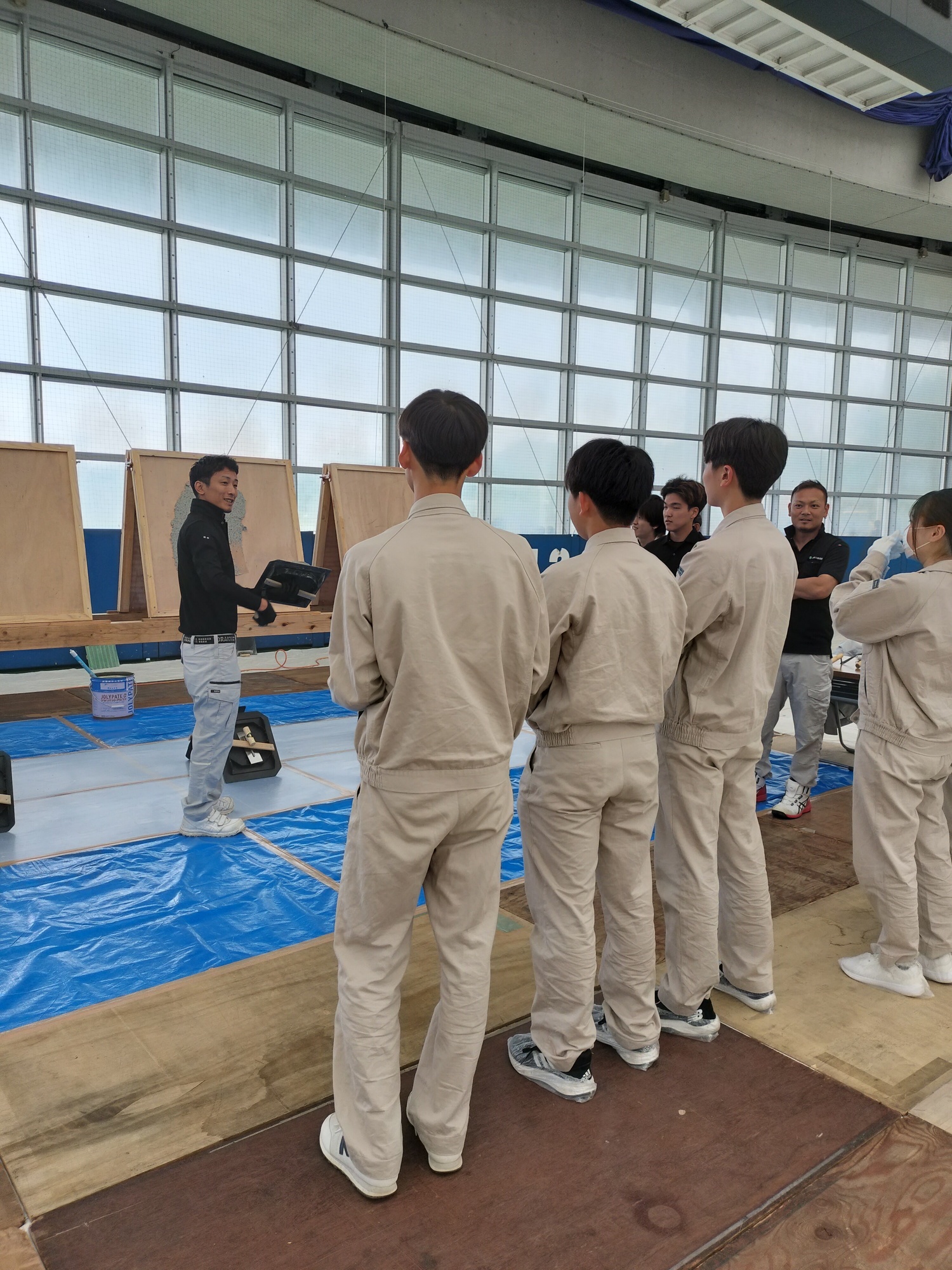 伝統的な左官仕事を体験の写真