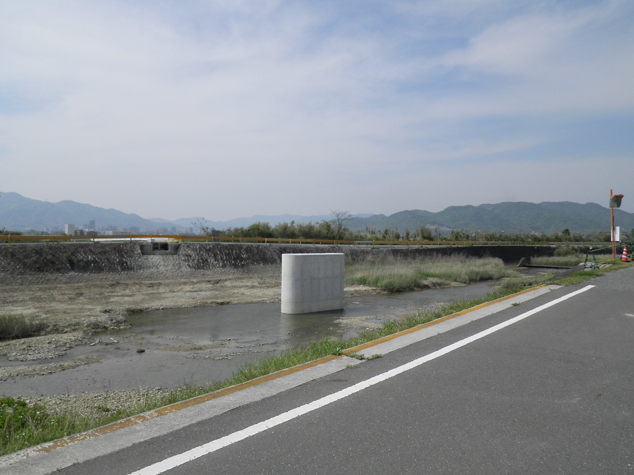 前田橋橋脚の写真