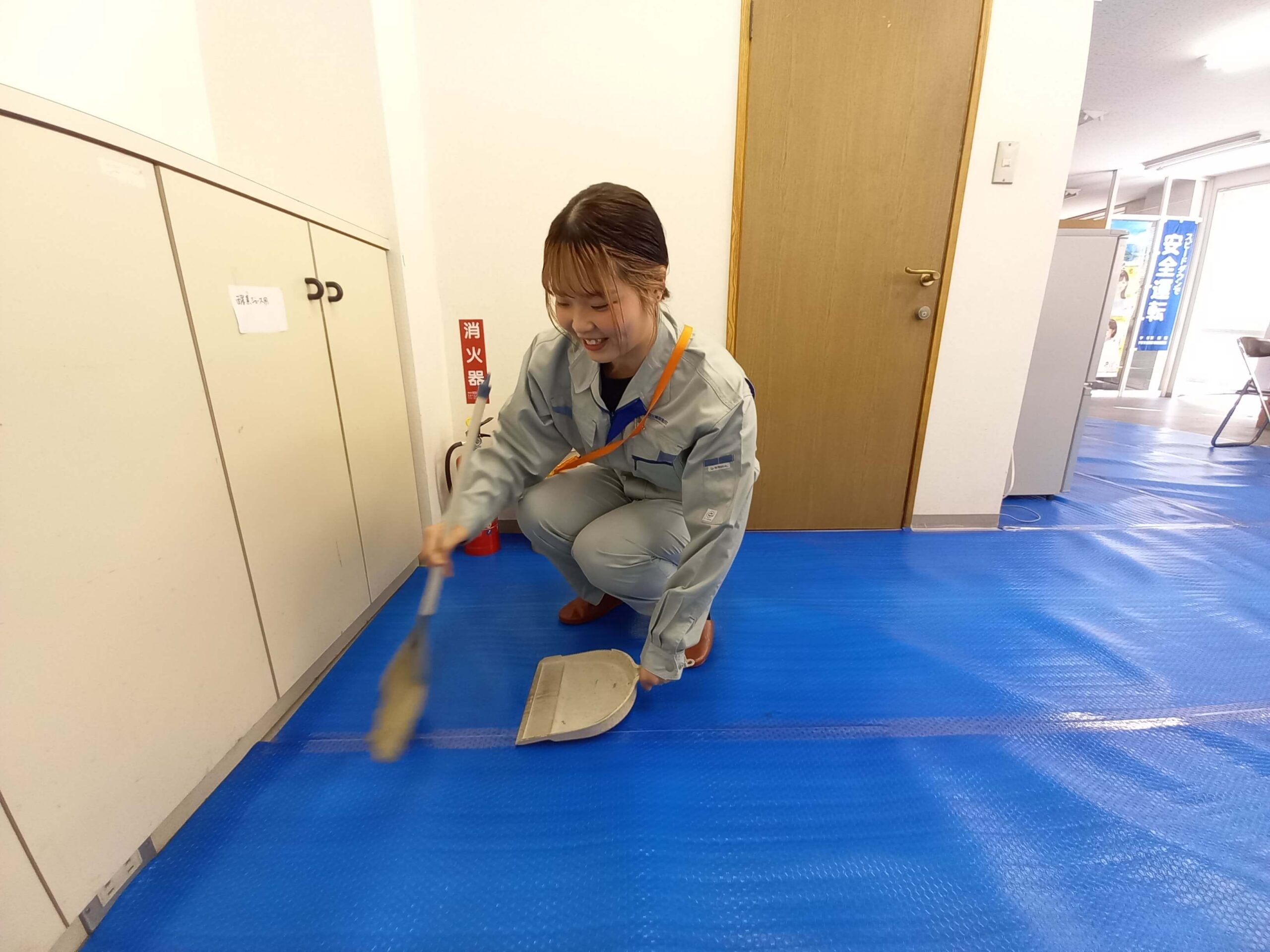 出勤、始業準備、朝礼の写真