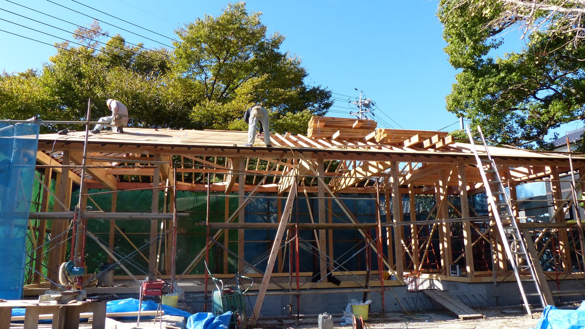 現場での工事業務の写真