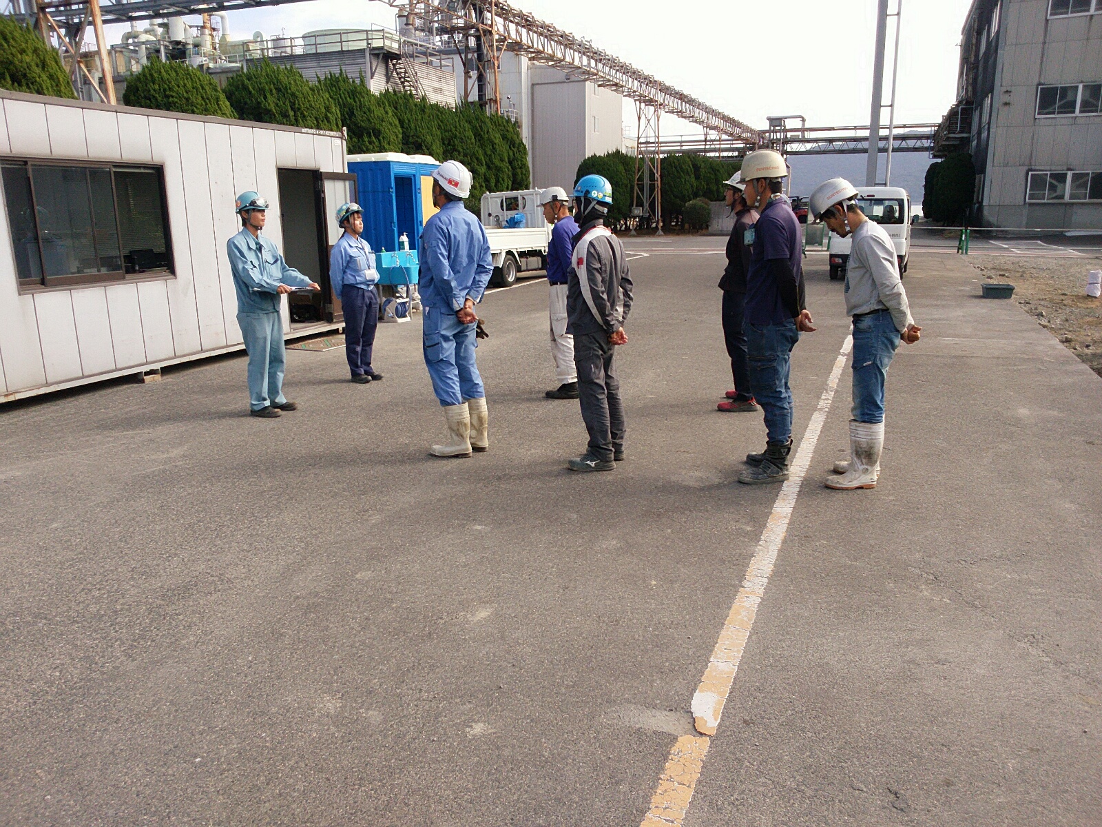 朝礼・体操・現場への移動の写真