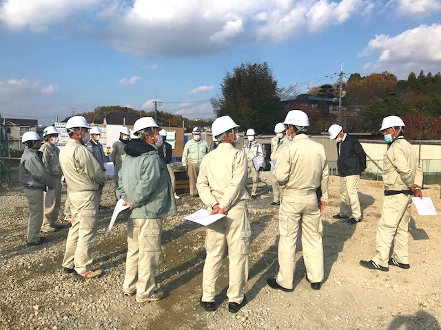出勤、ラジオ体操、朝礼の写真