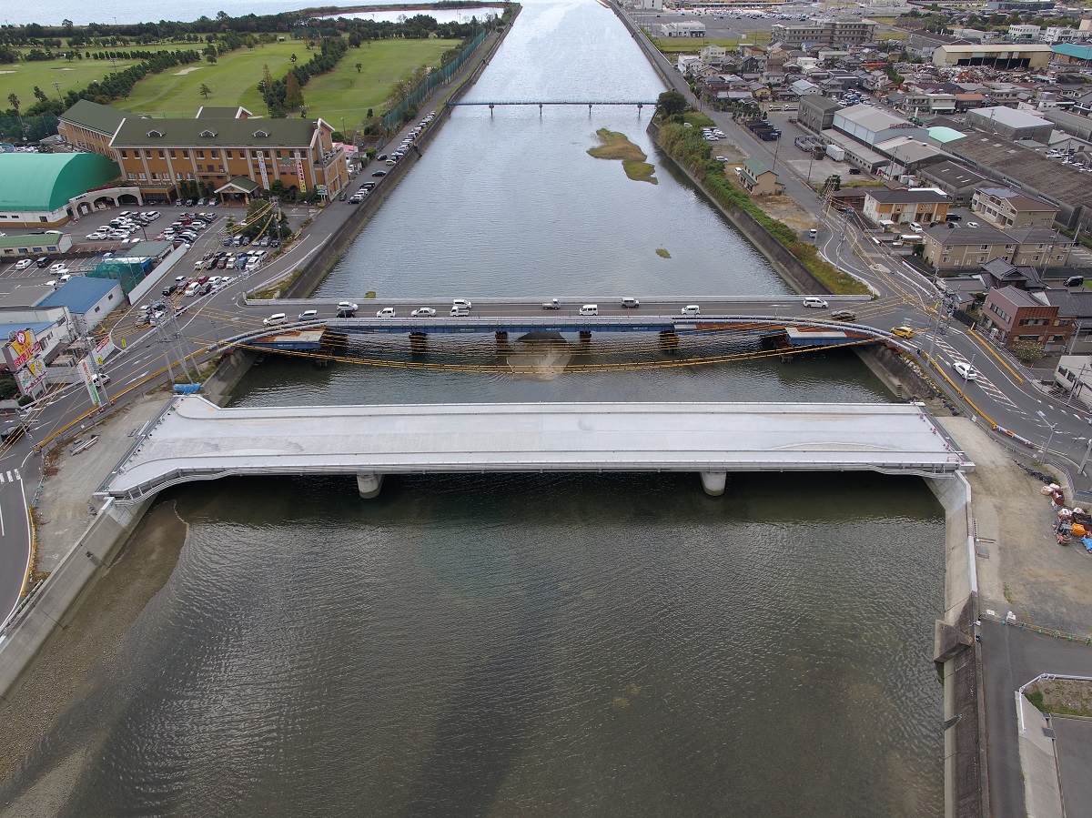 荒神大橋橋りょう整備工事の写真