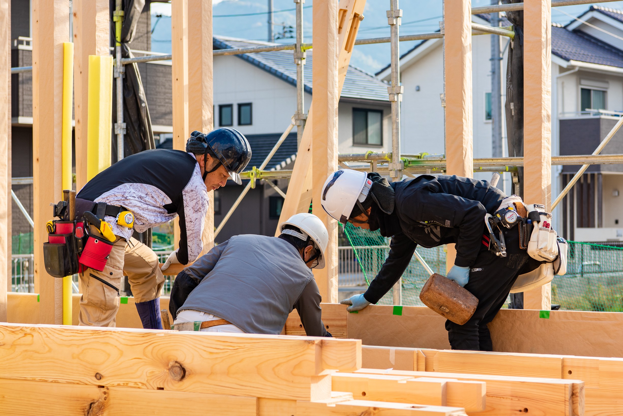構造体の垂直確認 仮固定の写真
