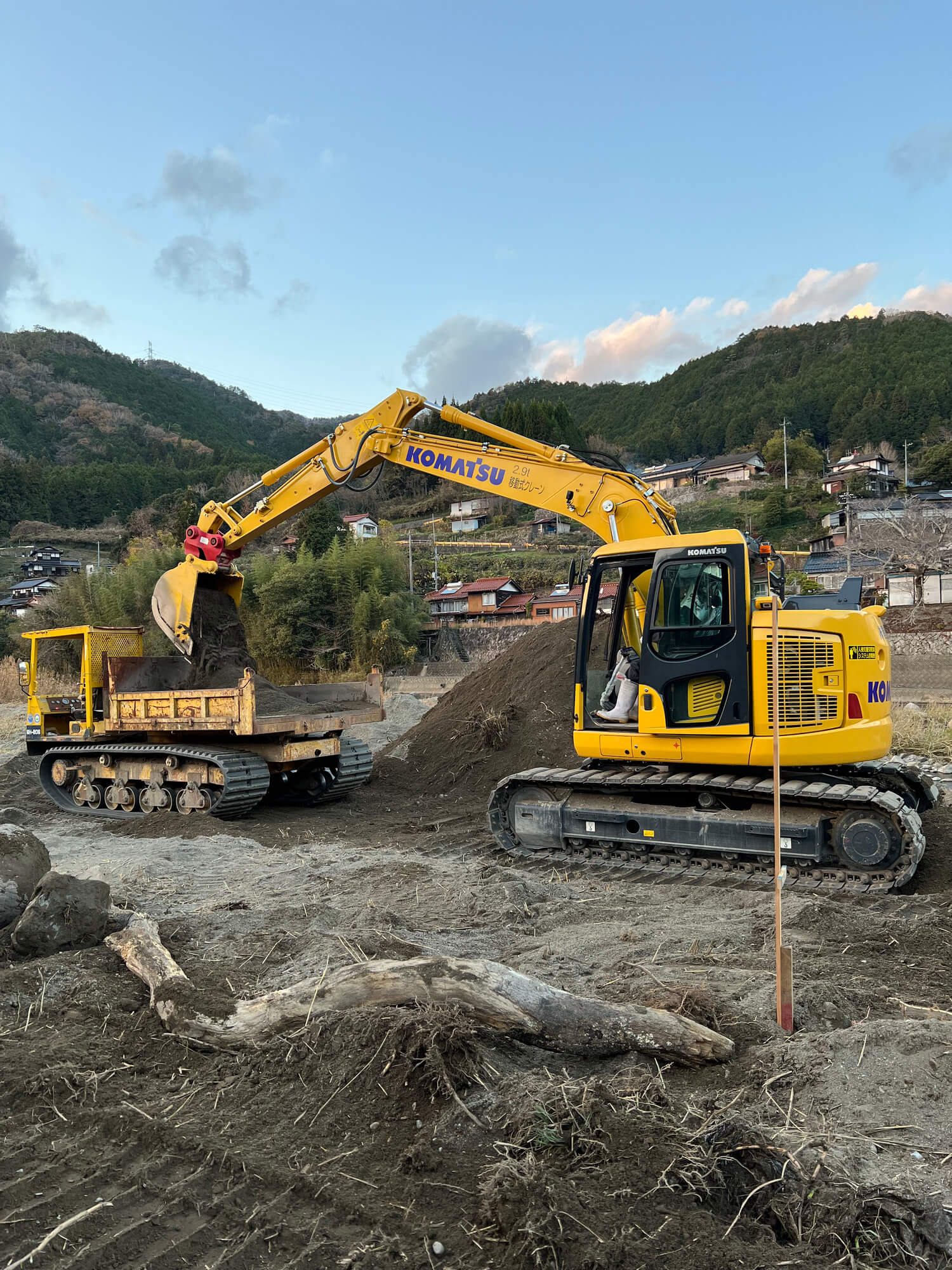 現場での作業の写真