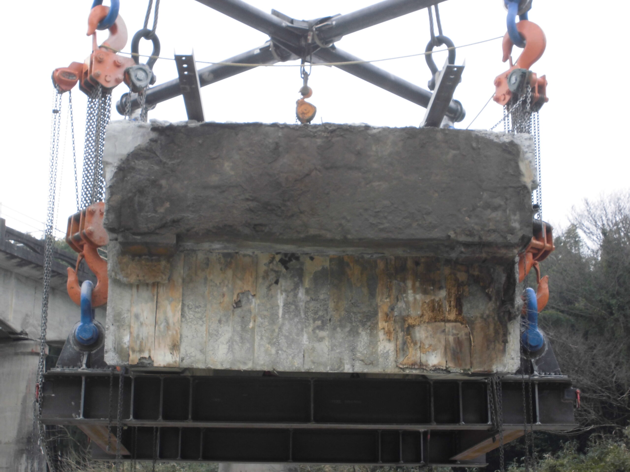 吊り金具の写真