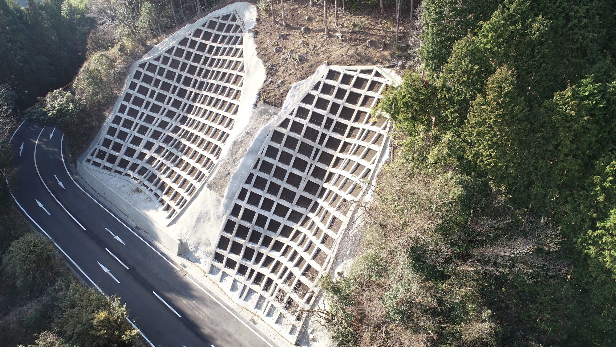 徳山光線 法枠工の写真