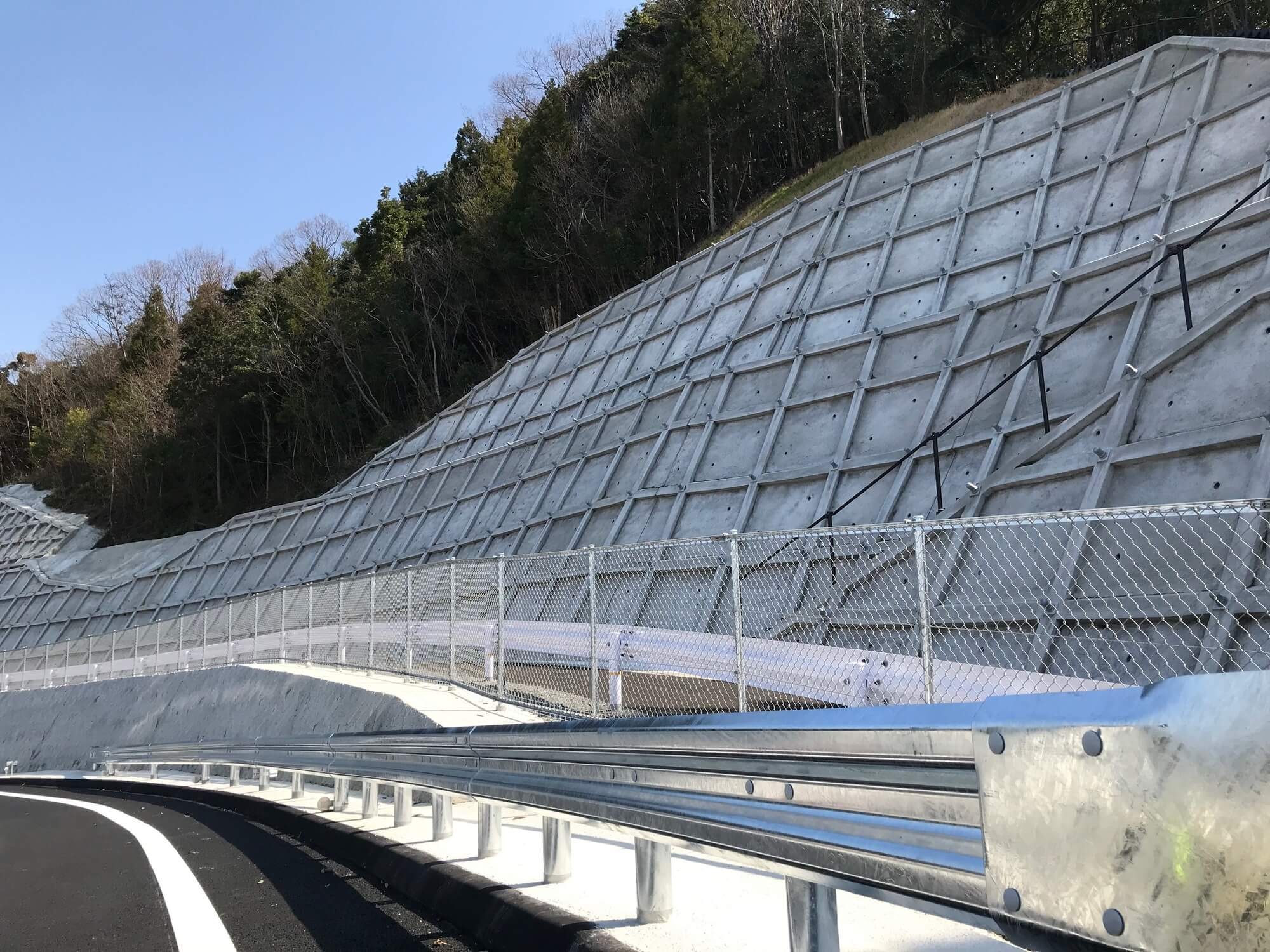 湯田IC 防護柵工の写真