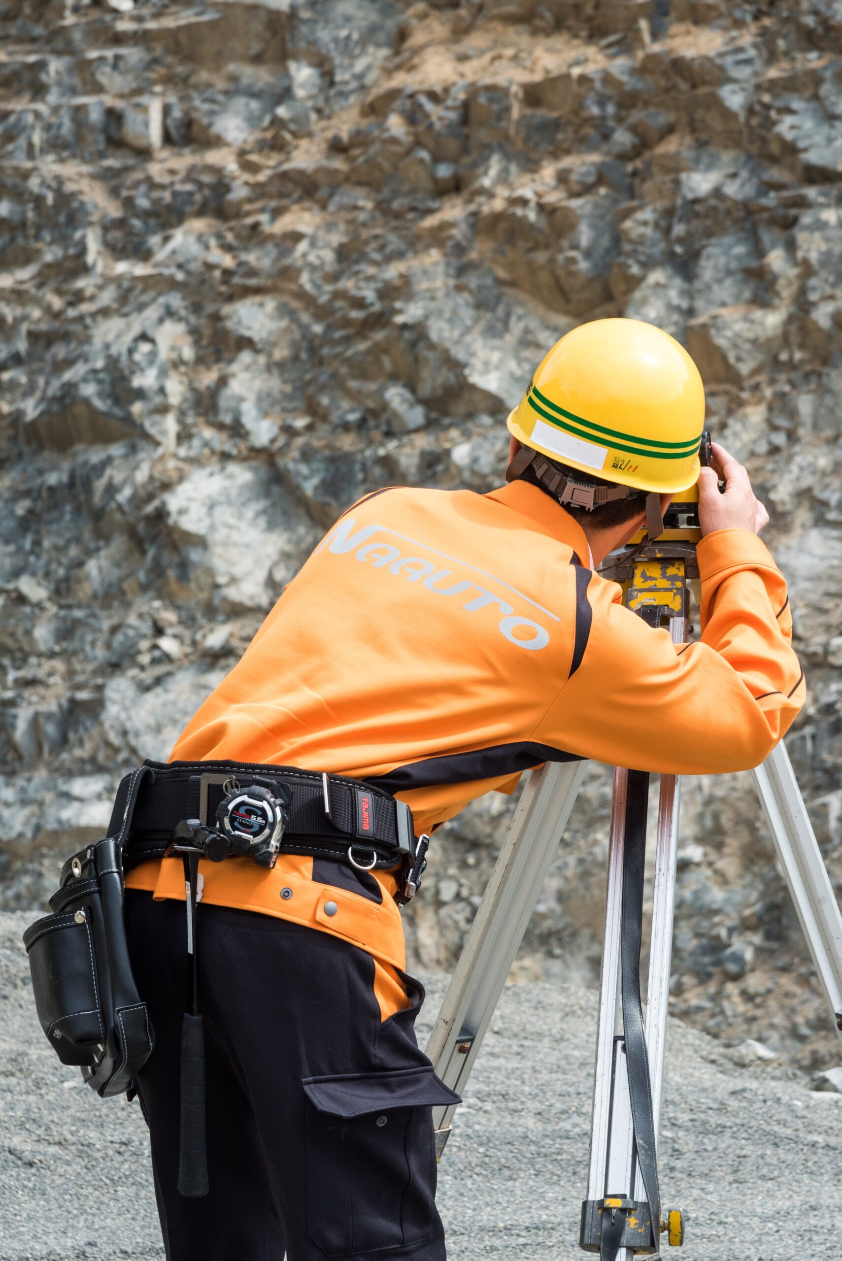 現場巡回・墨出、測量、指示等の写真