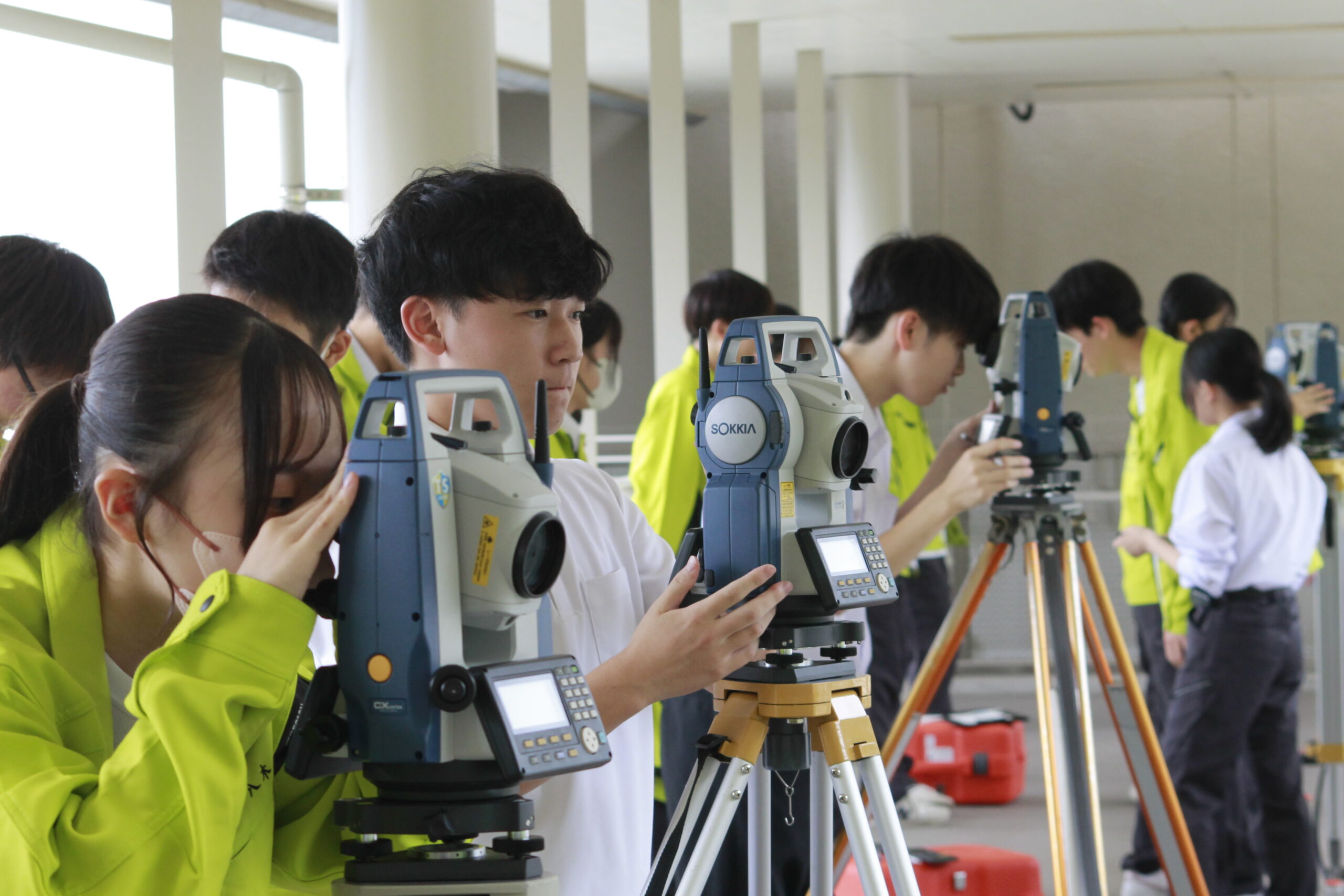 卒業時には測量試補を取得！の写真