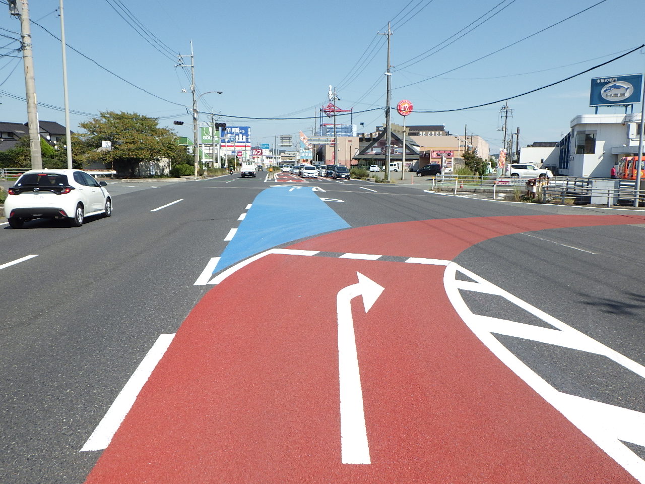 宇部市　流川交差点　薄層カラー舗装工事の写真