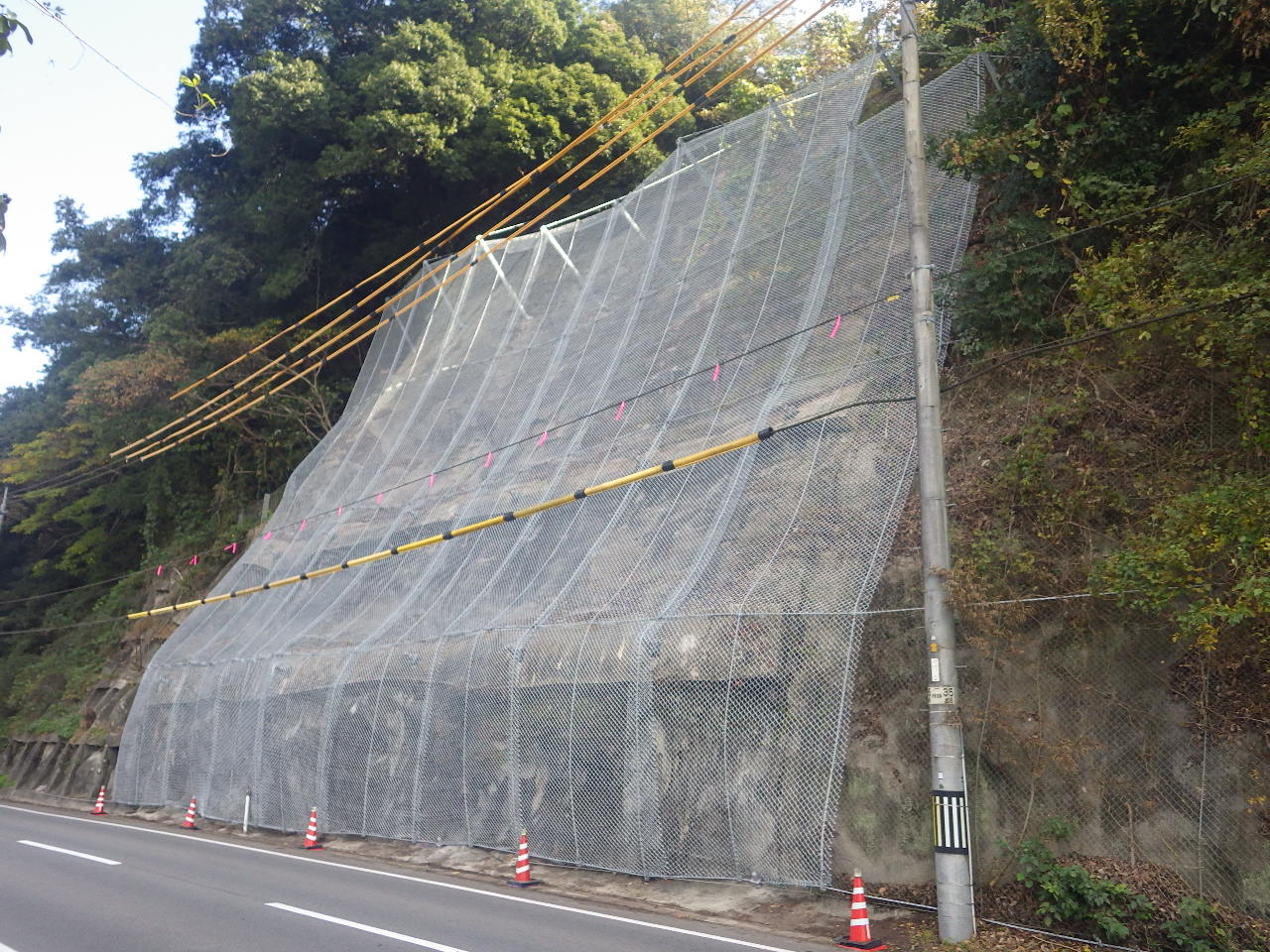 山口市　三田尻港徳地線　ロックネット設置工事の写真