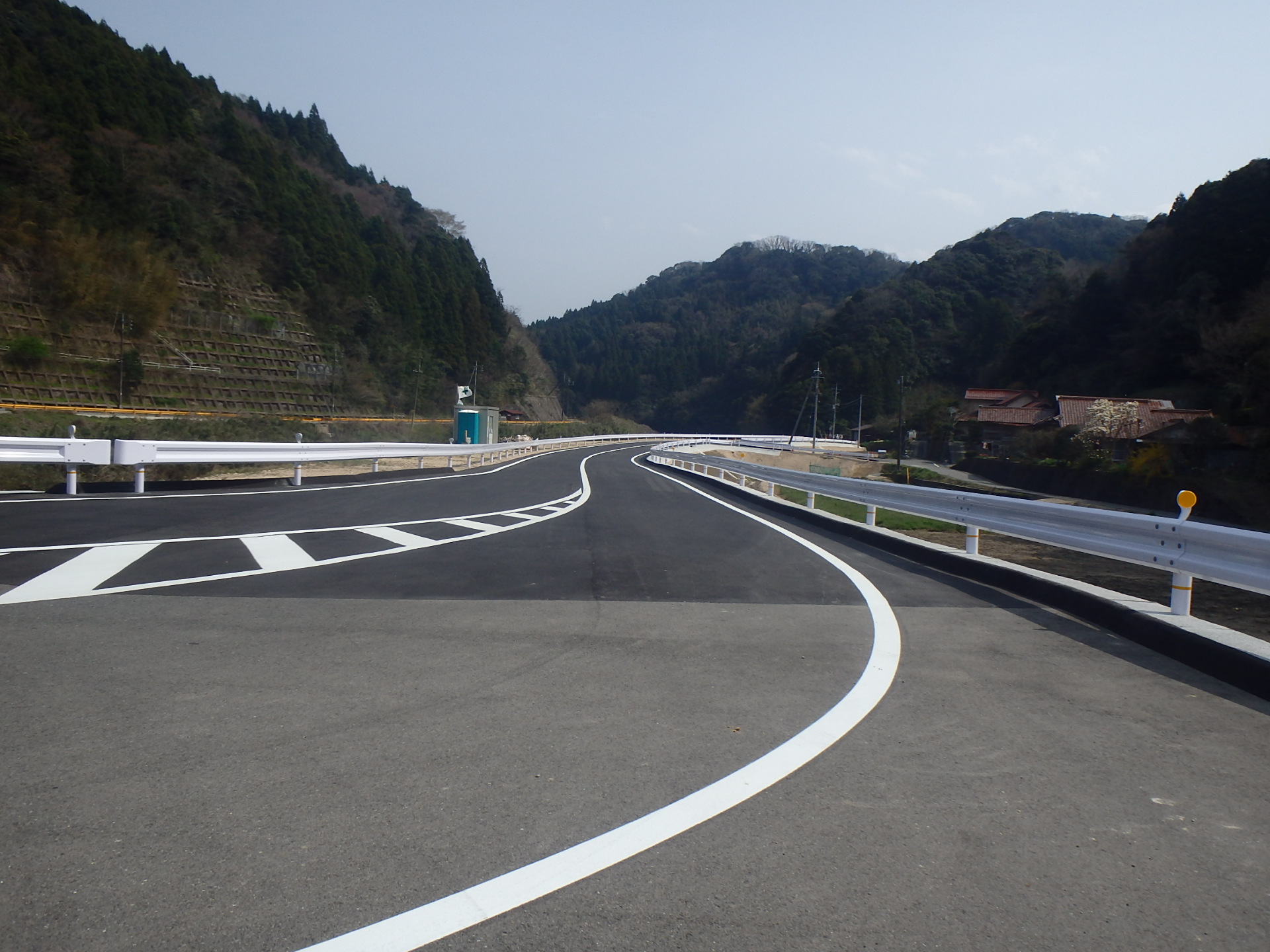 ふるさと農道緊急整備事業　山口北部地区　道路工事の写真