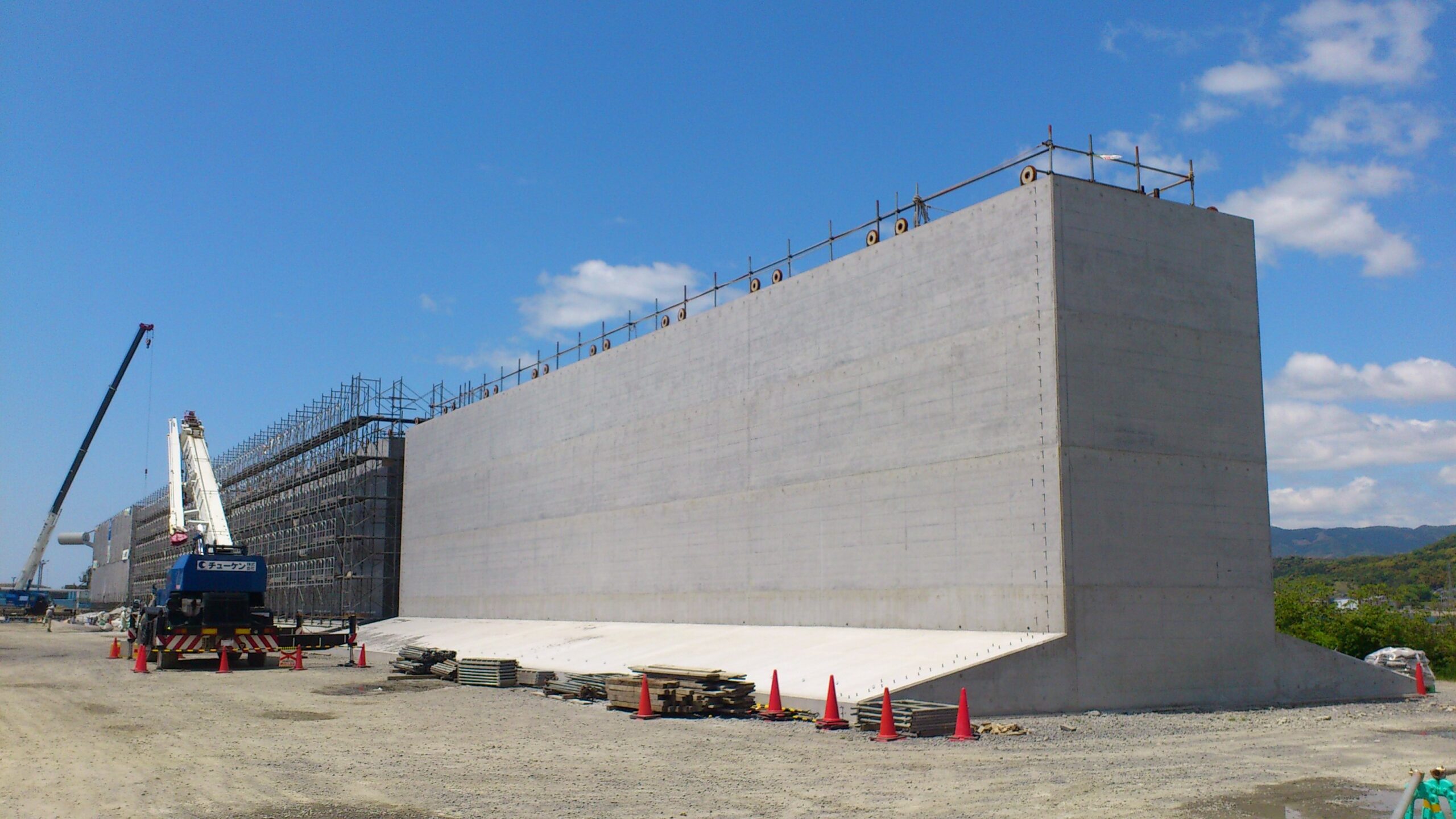 徳山下松港新南陽地区土砂処分場外周護岸築造工事の写真