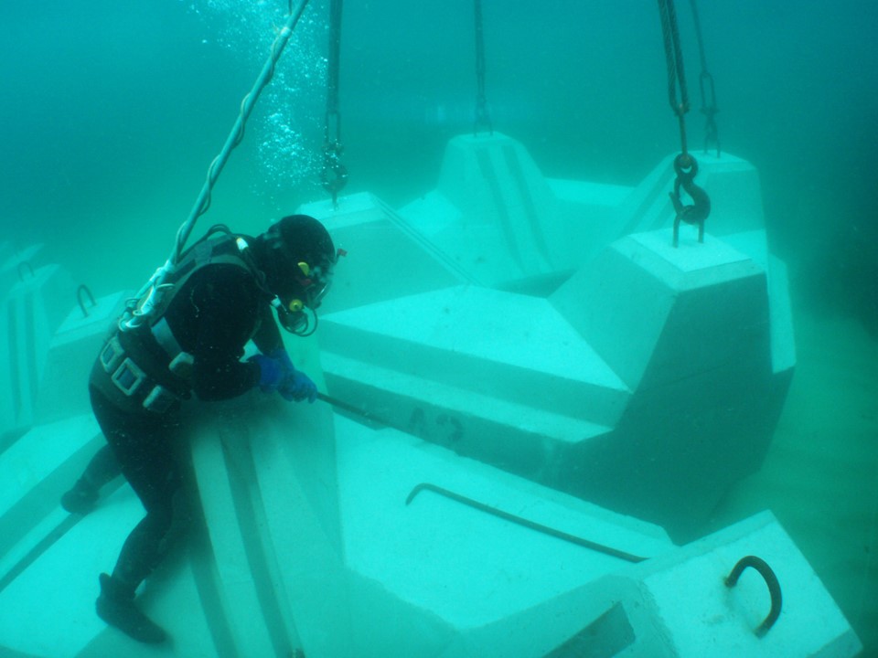 海洋インフラを支える<br>ダイバーの写真