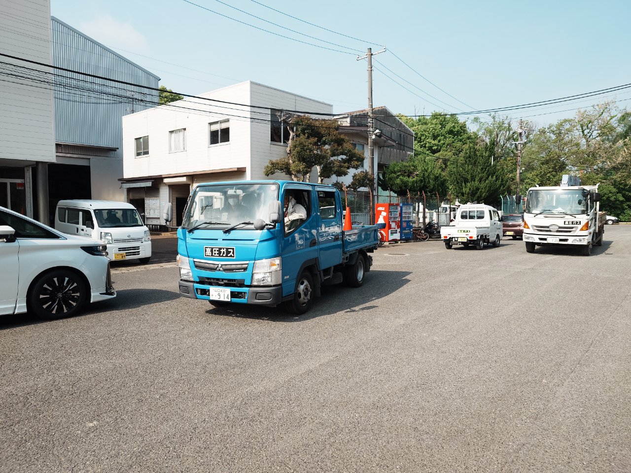 現場へ出発の写真