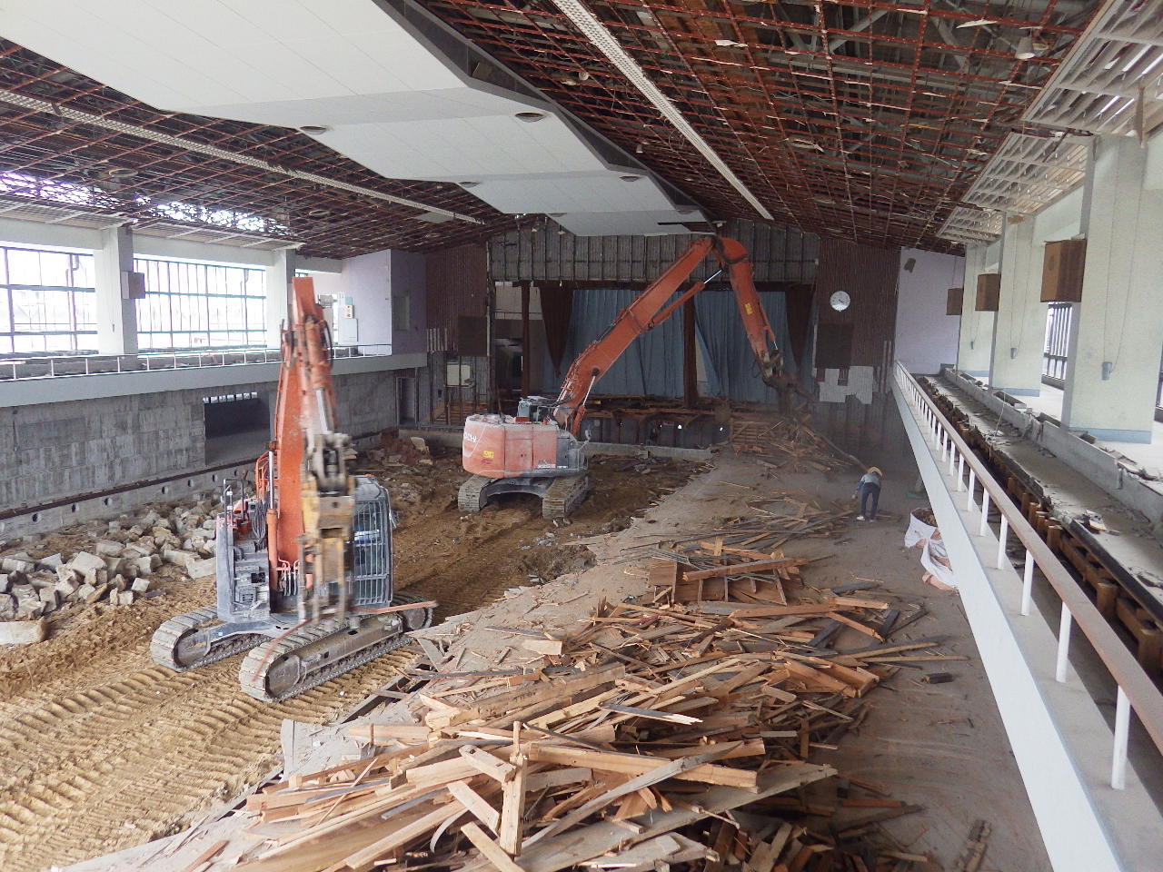 健保体育館解体工事の写真