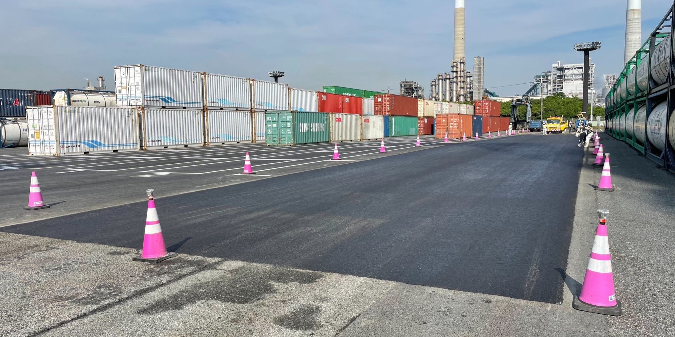 港湾舗装工事の写真