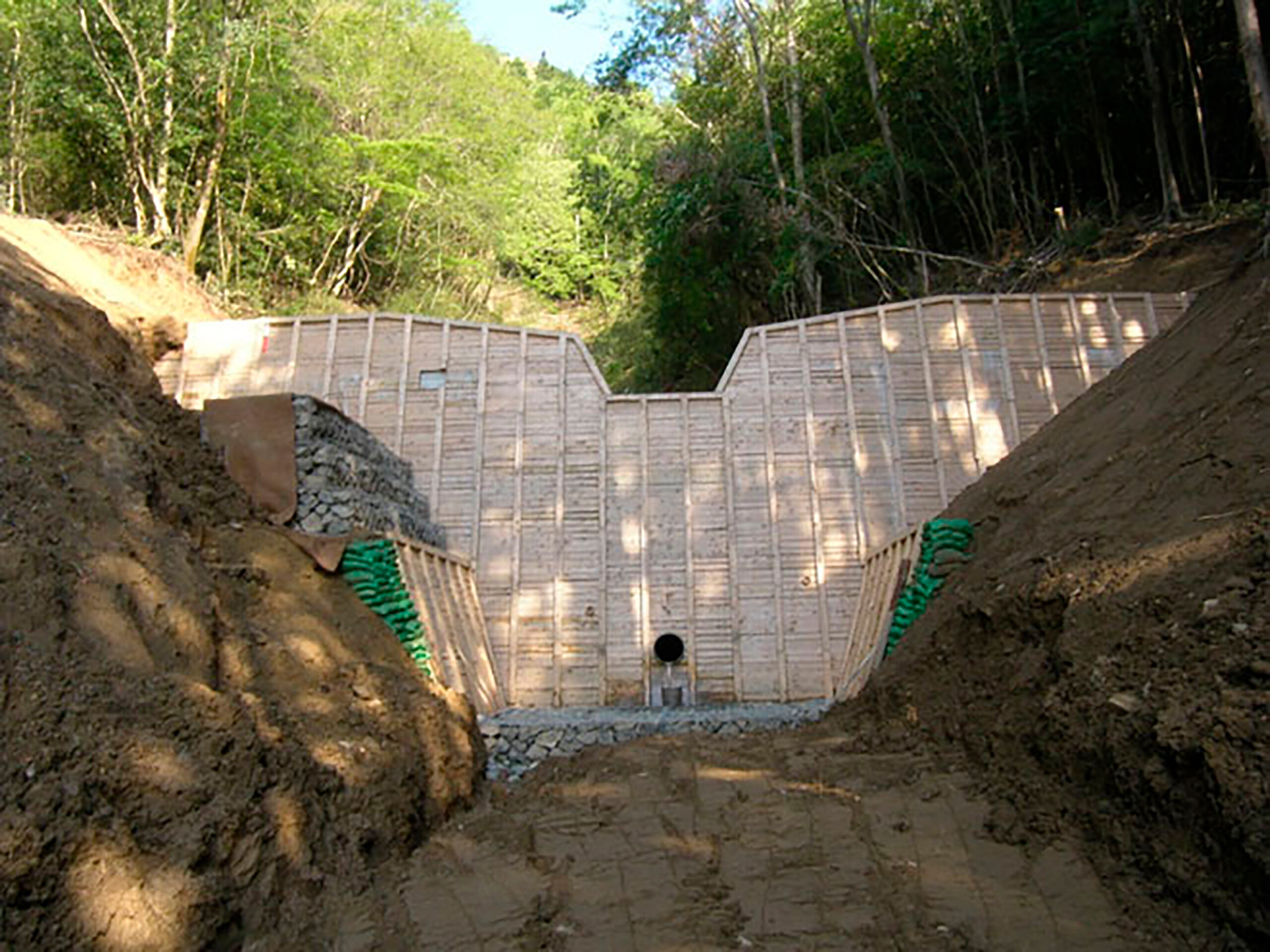 治山事業 南地区 林地荒廃防止工事1号谷止工の写真