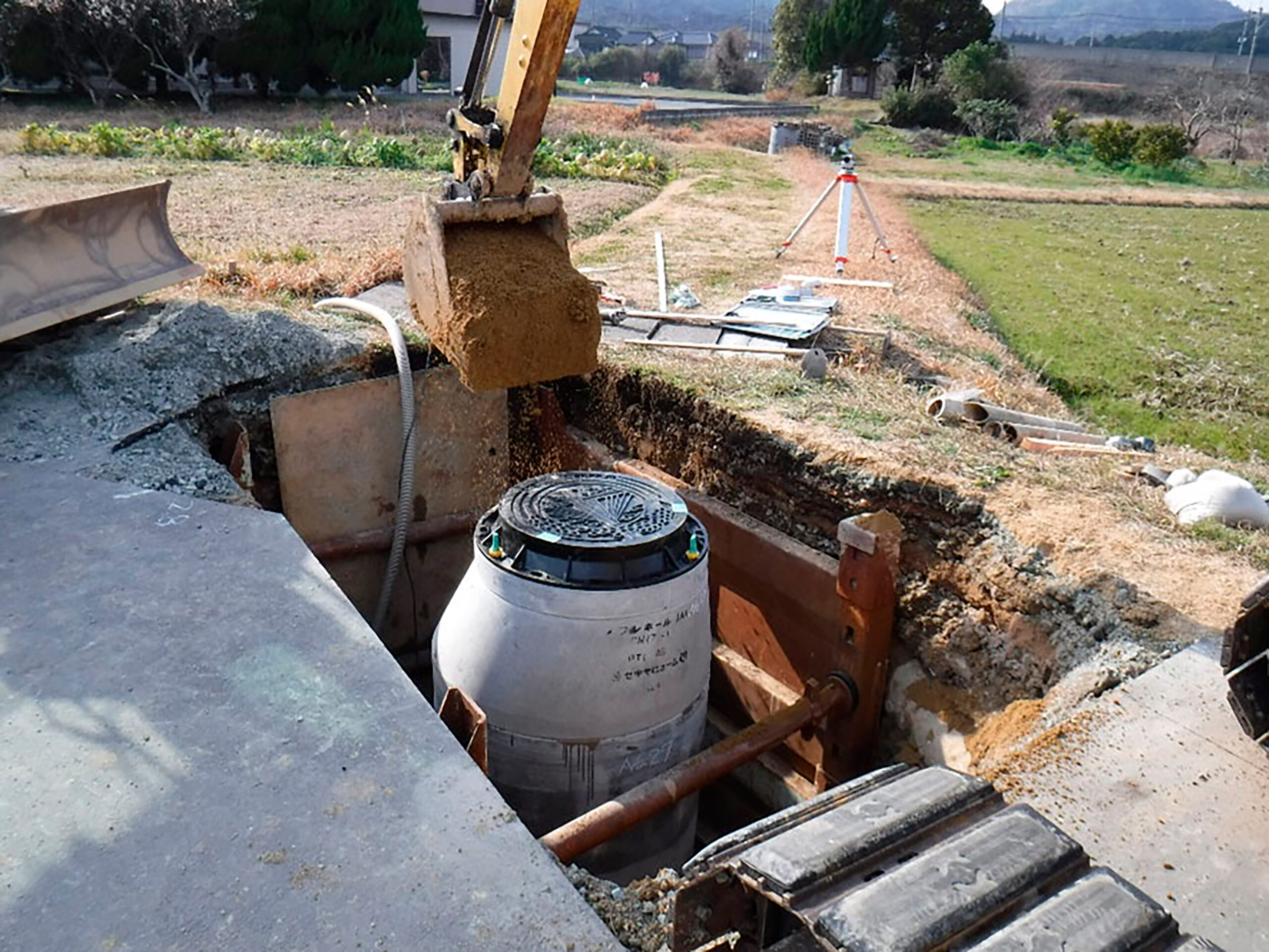 マンホール設置工の写真