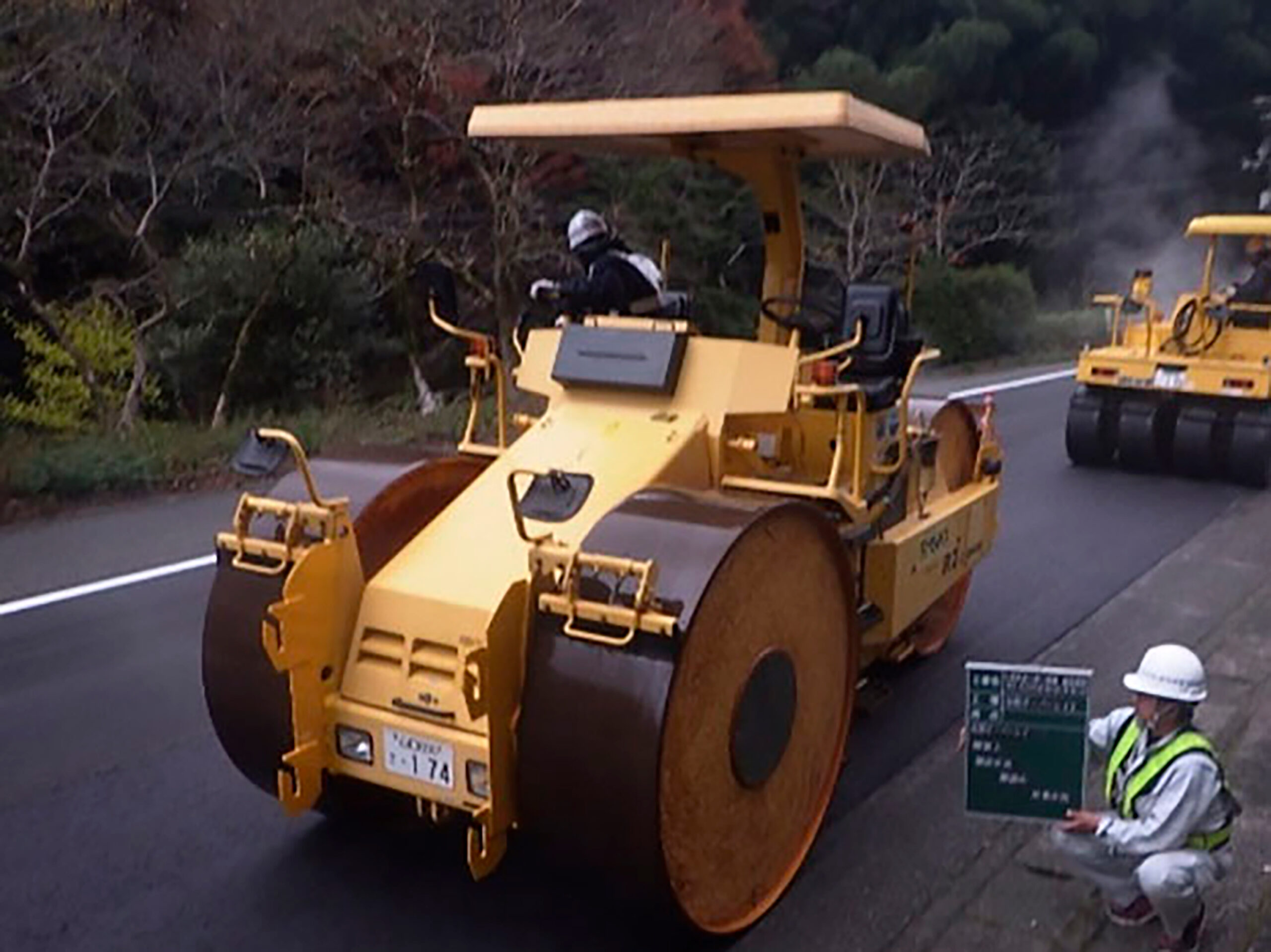 主要県道小郡三隅線舗装補修地方道工事の写真