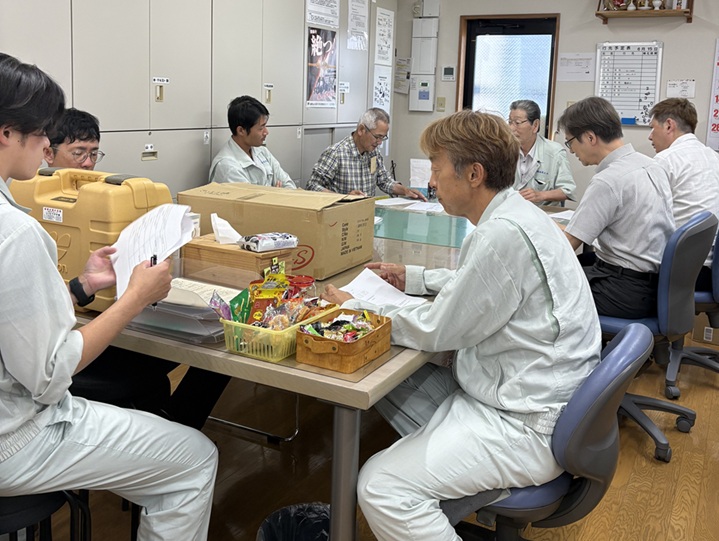 社内ミーティングの写真