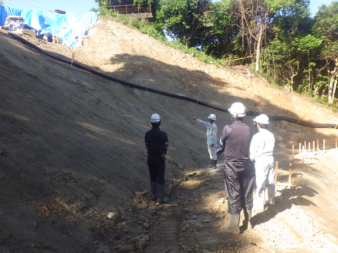 現場確認、作業指示、作業開始の写真